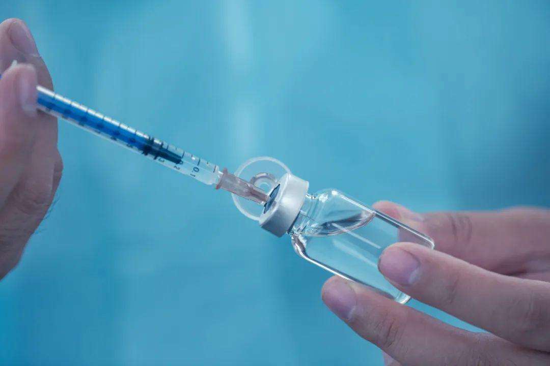打了新冠疫苗還要戴口罩嗎？